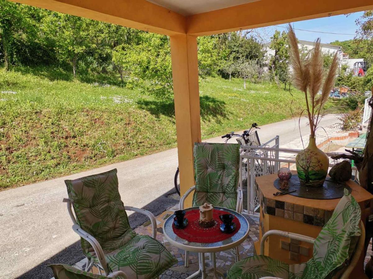 Apartman Sirena Pićan Exteriör bild