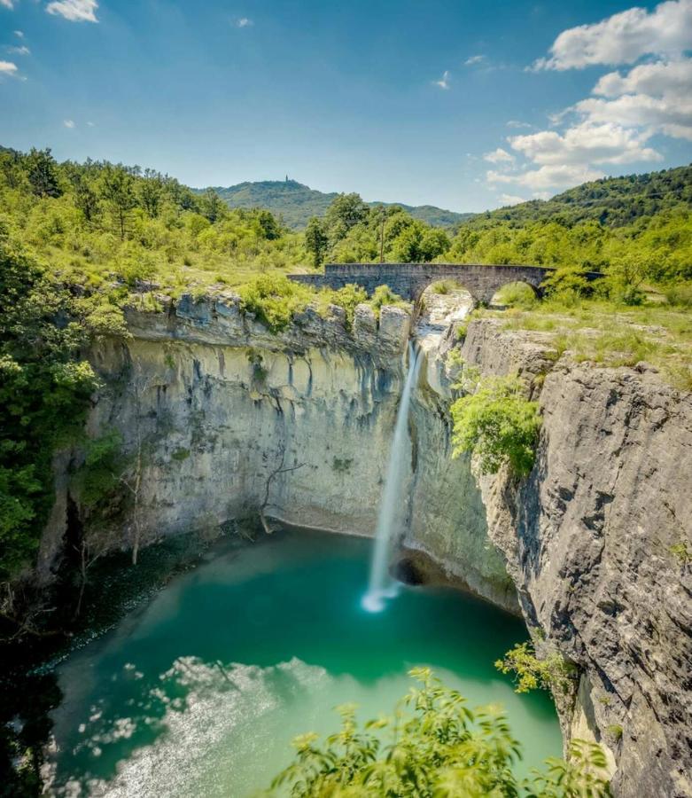 Apartman Sirena Pićan Exteriör bild