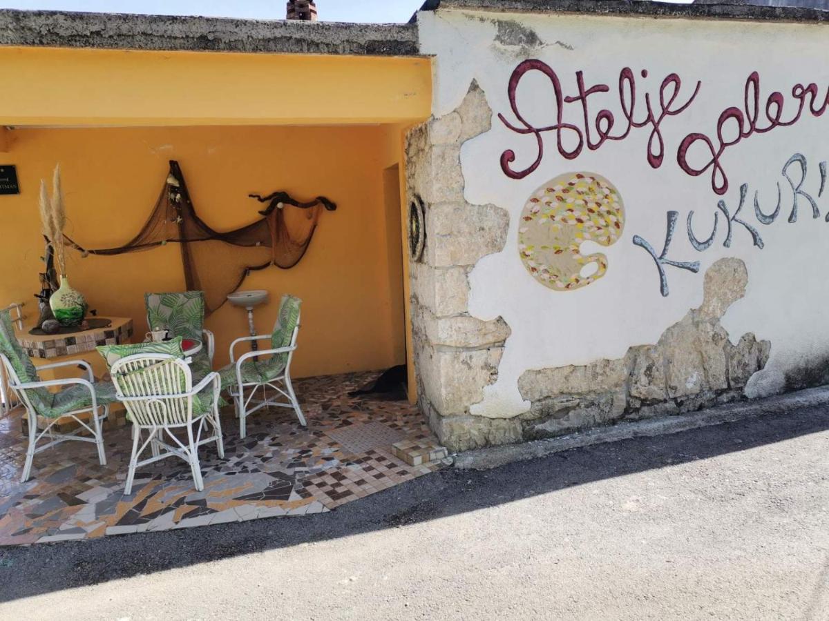 Apartman Sirena Pićan Exteriör bild